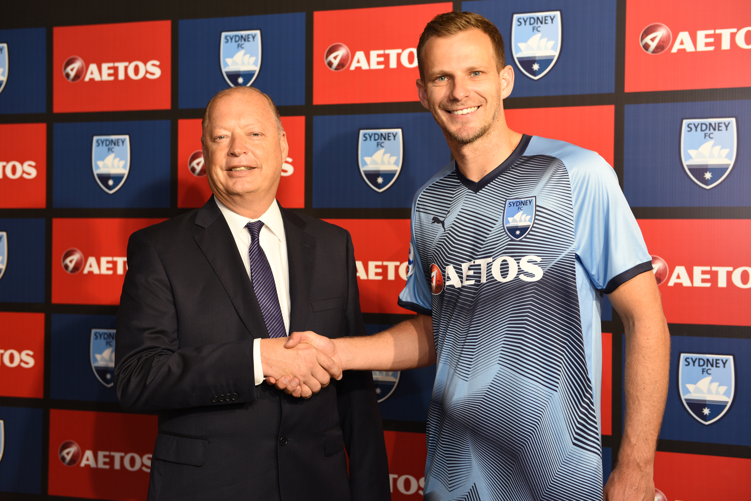 The Sky Blues Vice Captain Alex Wilkinson showed his determination to win the away match with Shanghai SIPG.